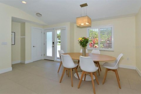 Villa ou maison à louer à Sarasota, Floride: 4 chambres, 211.26 m2 № 248510 - photo 5