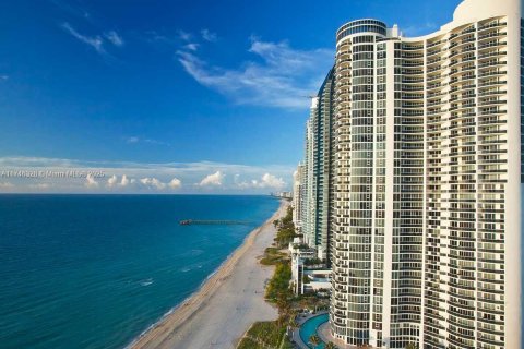 Condo in Sunny Isles Beach, Florida, 2 bedrooms  № 1864552 - photo 1