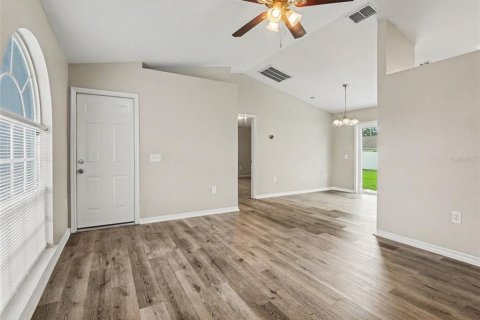 House in Poinciana, Florida 3 bedrooms, 99.96 sq.m. № 2216067 - photo 4