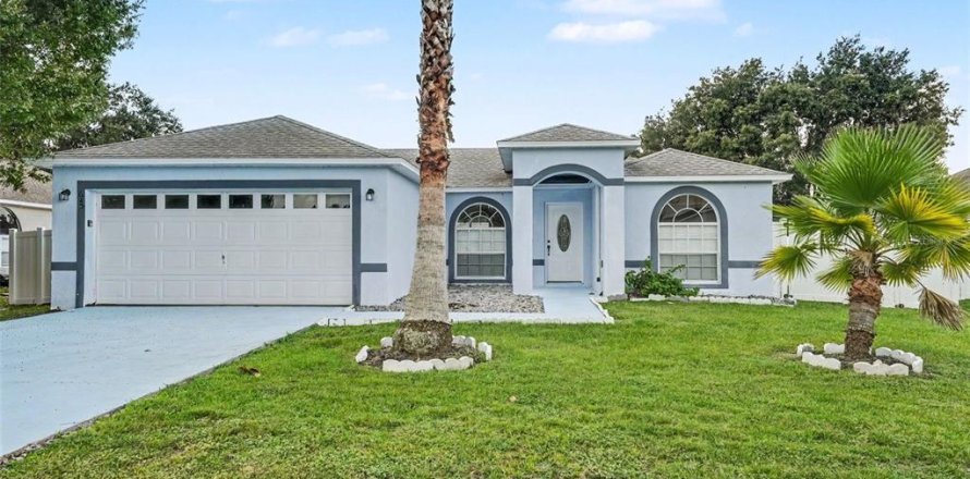 House in Poinciana, Florida 3 bedrooms, 99.96 sq.m. № 2216067