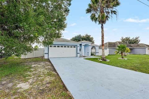 House in Poinciana, Florida 3 bedrooms, 99.96 sq.m. № 2216067 - photo 2