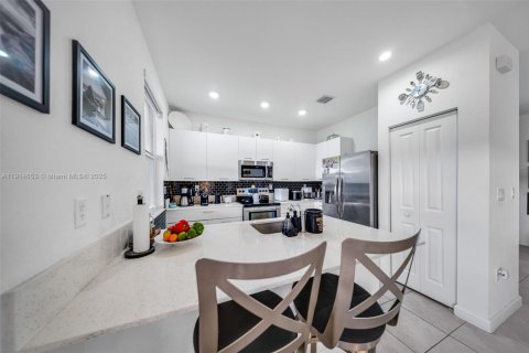 Townhouse in Miami, Florida 3 bedrooms, 123.65 sq.m. № 2054691 - photo 16