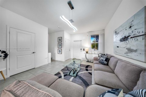 Townhouse in Miami, Florida 3 bedrooms, 123.65 sq.m. № 2054691 - photo 10