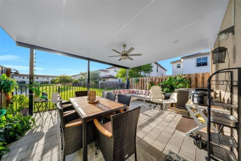 Townhouse in Miami, Florida 3 bedrooms, 123.65 sq.m. № 2054691 - photo 19