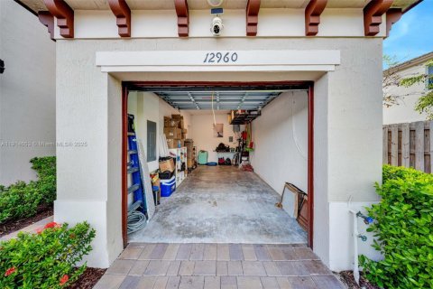 Townhouse in Miami, Florida 3 bedrooms, 123.65 sq.m. № 2054691 - photo 3