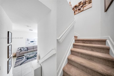 Townhouse in Miami, Florida 3 bedrooms, 123.65 sq.m. № 2054691 - photo 25