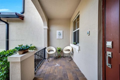 Townhouse in Miami, Florida 3 bedrooms, 123.65 sq.m. № 2054691 - photo 5