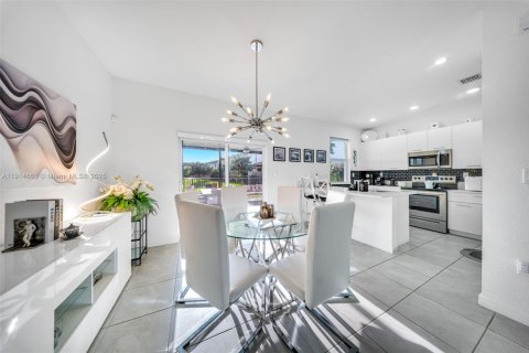 Townhouse in Miami, Florida 3 bedrooms, 123.65 sq.m. № 2054691 - photo 14