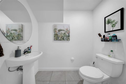 Townhouse in Miami, Florida 3 bedrooms, 123.65 sq.m. № 2054691 - photo 12