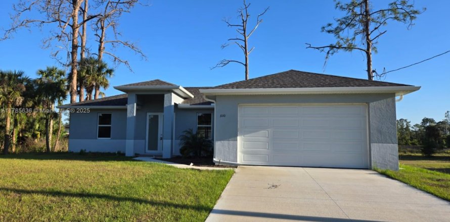 House in Lehigh Acres, Florida 3 bedrooms № 1862813