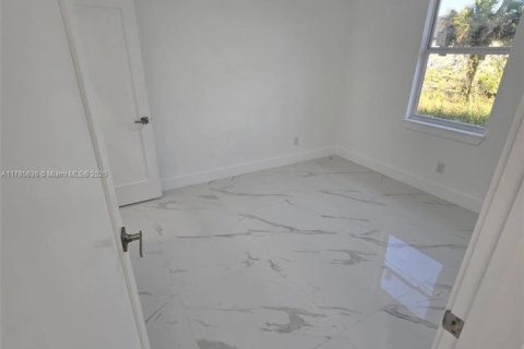 House in Lehigh Acres, Florida 3 bedrooms № 1862813 - photo 25