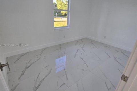 House in Lehigh Acres, Florida 3 bedrooms № 1862813 - photo 17
