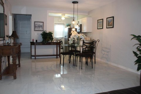 Copropriété à louer à Boynton Beach, Floride: 2 chambres, 81.2 m2 № 2316222 - photo 3