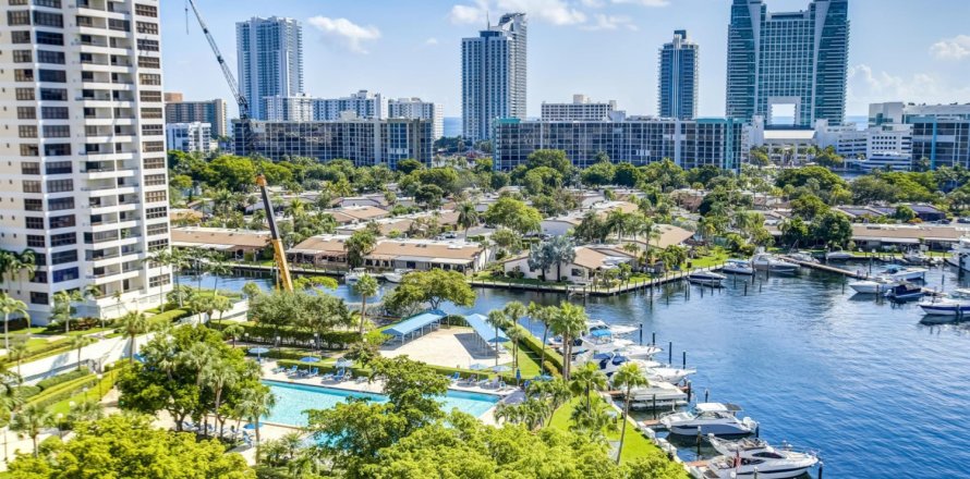 Condominio en Hallandale Beach, Florida, 1 dormitorio № 954502