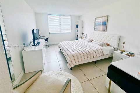Condo in Sunny Isles Beach, Florida, 1 bedroom  № 2059402 - photo 23