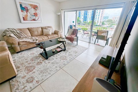 Condo in Sunny Isles Beach, Florida, 1 bedroom  № 2059402 - photo 12