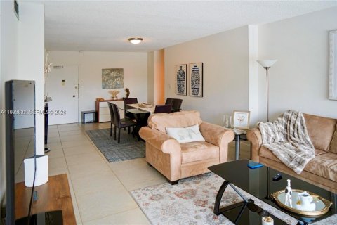 Condo in Sunny Isles Beach, Florida, 1 bedroom  № 2059402 - photo 18
