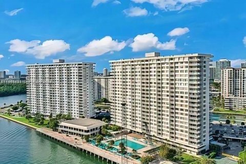 Condo in Sunny Isles Beach, Florida, 1 bedroom  № 2059402
