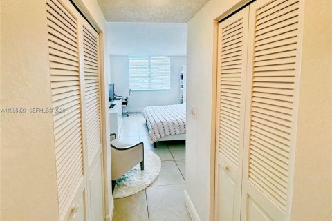 Condo in Sunny Isles Beach, Florida, 1 bedroom  № 2059402 - photo 9