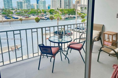 Condo in Sunny Isles Beach, Florida, 1 bedroom  № 2059402 - photo 16