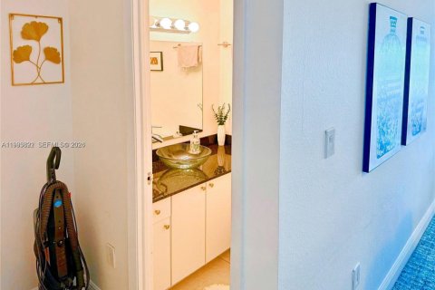 Condo in Sunny Isles Beach, Florida, 1 bedroom  № 2059402 - photo 22