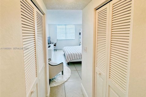 Condo in Sunny Isles Beach, Florida, 1 bedroom  № 2059402 - photo 26