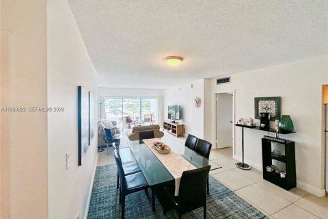 Condo in Sunny Isles Beach, Florida, 1 bedroom  № 2059402 - photo 29