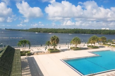 Condo in Sunny Isles Beach, Florida, 1 bedroom  № 2059402 - photo 4