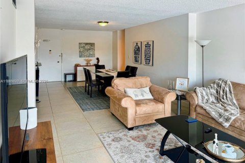 Condo in Sunny Isles Beach, Florida, 1 bedroom  № 2059402 - photo 5