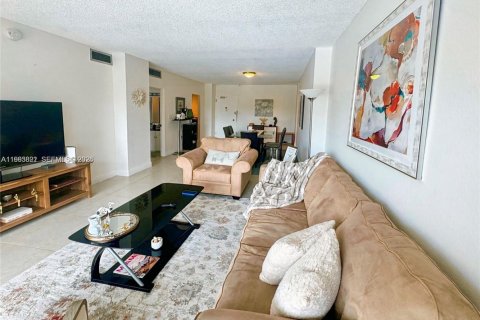 Condo in Sunny Isles Beach, Florida, 1 bedroom  № 2059402 - photo 30