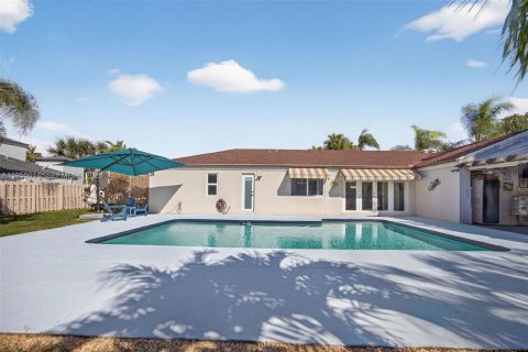 House in Miami, Florida 4 bedrooms, 192.03 sq.m. № 2010734 - photo 29