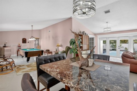 House in Miami, Florida 4 bedrooms, 192.03 sq.m. № 2010734 - photo 13