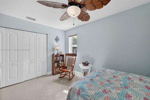 House in Miami, Florida 4 bedrooms, 192.03 sq.m. № 2010734 - photo 22