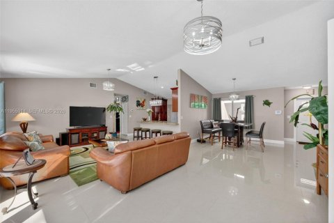 House in Miami, Florida 4 bedrooms, 192.03 sq.m. № 2010734 - photo 9