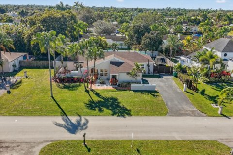 House in Miami, Florida 4 bedrooms, 192.03 sq.m. № 2010734