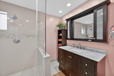 House in Miami, Florida 4 bedrooms, 192.03 sq.m. № 2010734 - photo 18