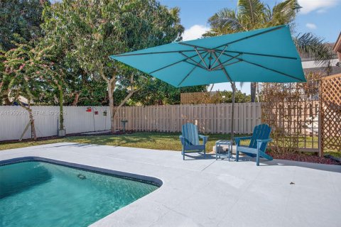 House in Miami, Florida 4 bedrooms, 192.03 sq.m. № 2010734 - photo 27