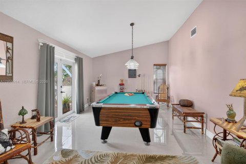 House in Miami, Florida 4 bedrooms, 192.03 sq.m. № 2010734 - photo 14