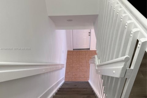 Touwnhouse à vendre à Miami, Floride: 2 chambres, 100.33 m2 № 2027261 - photo 6