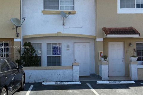 Touwnhouse à vendre à Miami, Floride: 2 chambres, 100.33 m2 № 2027261 - photo 2