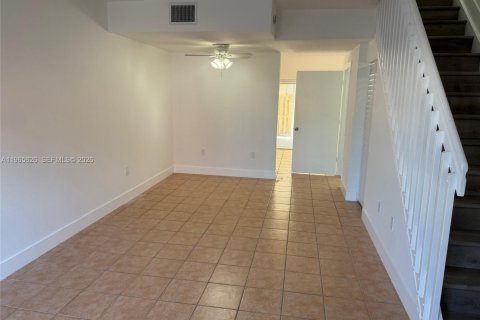 Touwnhouse à vendre à Miami, Floride: 2 chambres, 100.33 m2 № 2027261 - photo 3