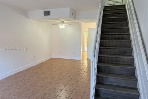 Touwnhouse à vendre à Miami, Floride: 2 chambres, 100.33 m2 № 2027261 - photo 4