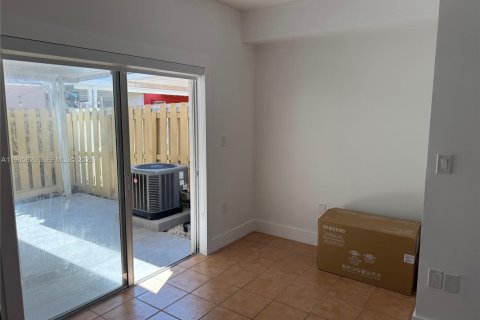 Touwnhouse à vendre à Miami, Floride: 2 chambres, 100.33 m2 № 2027261 - photo 15