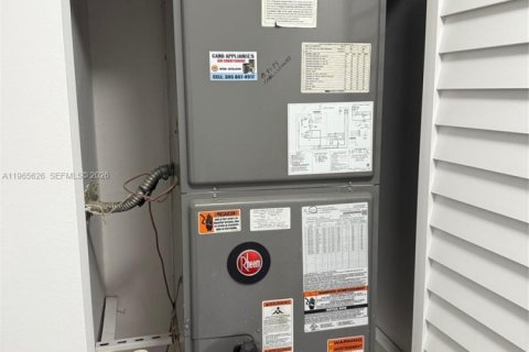 Touwnhouse à vendre à Miami, Floride: 2 chambres, 100.33 m2 № 2027261 - photo 13