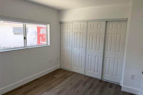 Touwnhouse à vendre à Miami, Floride: 2 chambres, 100.33 m2 № 2027261 - photo 11