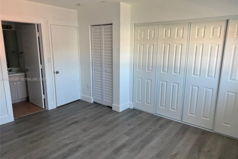 Touwnhouse à vendre à Miami, Floride: 2 chambres, 100.33 m2 № 2027261 - photo 7