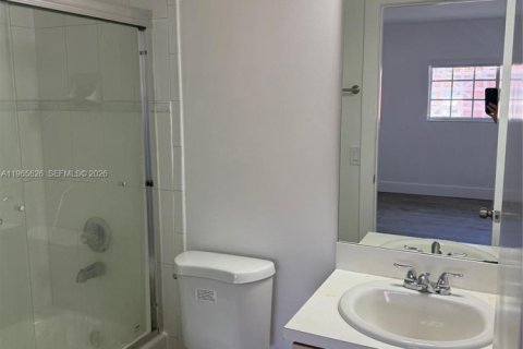 Touwnhouse à vendre à Miami, Floride: 2 chambres, 100.33 m2 № 2027261 - photo 9