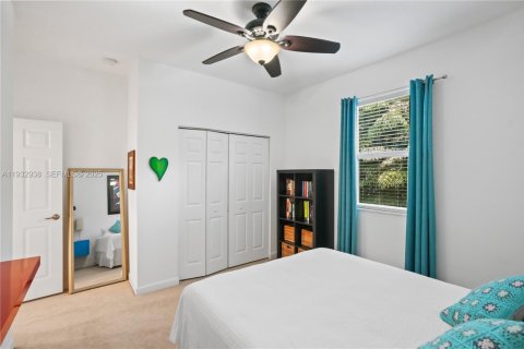 Casa en venta en Miami, Florida, 4 dormitorios, 233.37 m2 № 2034963 - foto 9