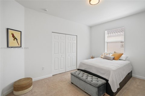 Casa en venta en Miami, Florida, 4 dormitorios, 233.37 m2 № 2034963 - foto 26