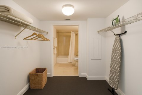 Купить кондоминиум в Майами, Флорида 2 спальни, 97.36м2, № 1943393 - фото 7